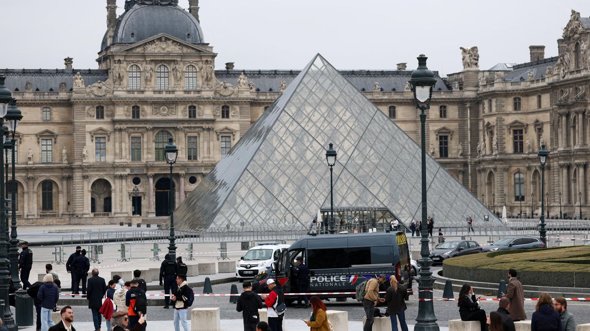 Louvre se po loupeži znovu otevřel návštěvníkům
